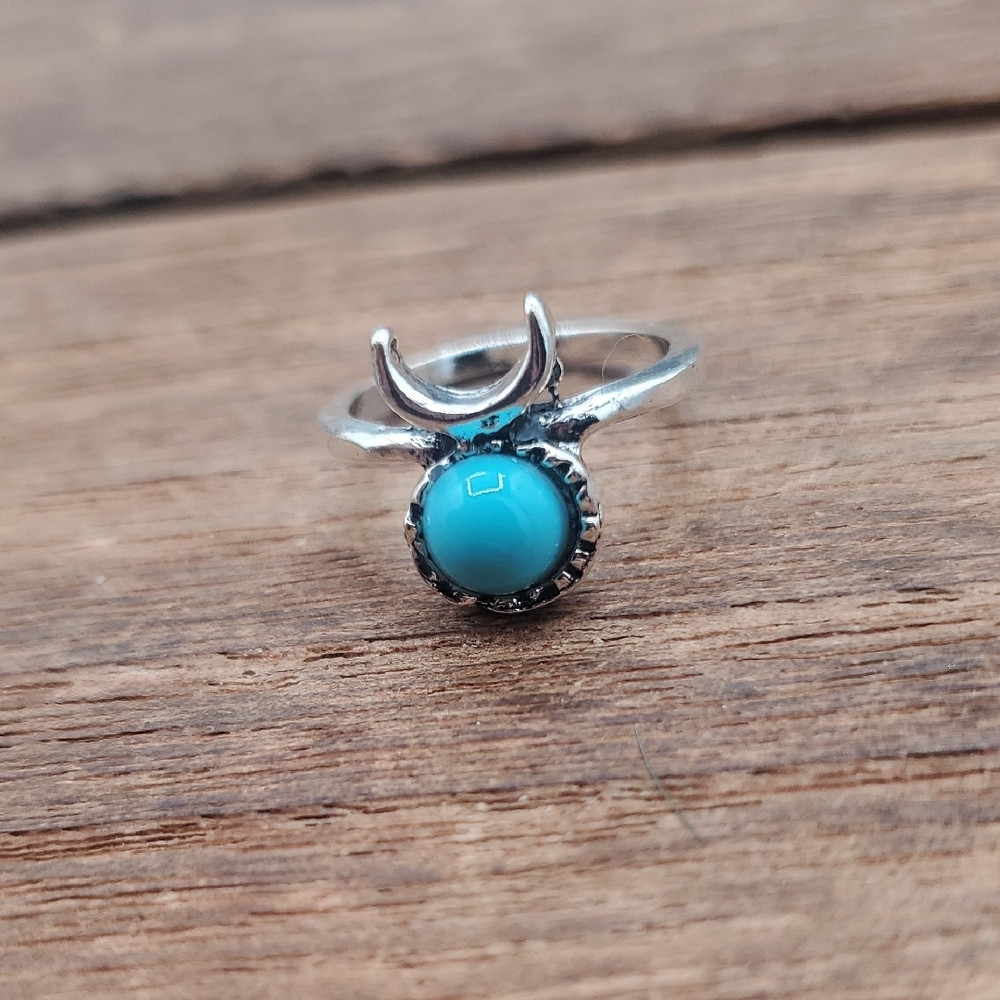 Silver Tone Ring with Turquoise Stone Size 4.5 R825